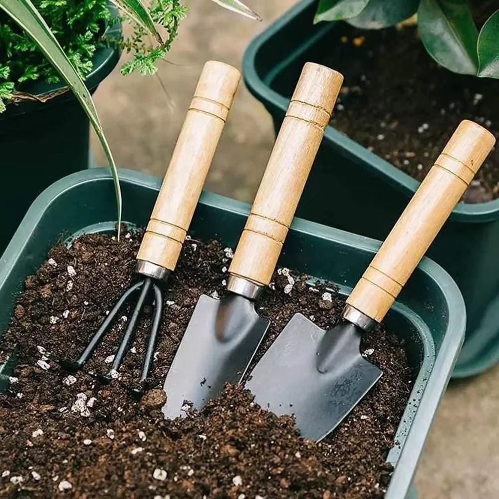 Gardening Tools Sale - مجموعة أدوات حدائق صغيرة مكونة من